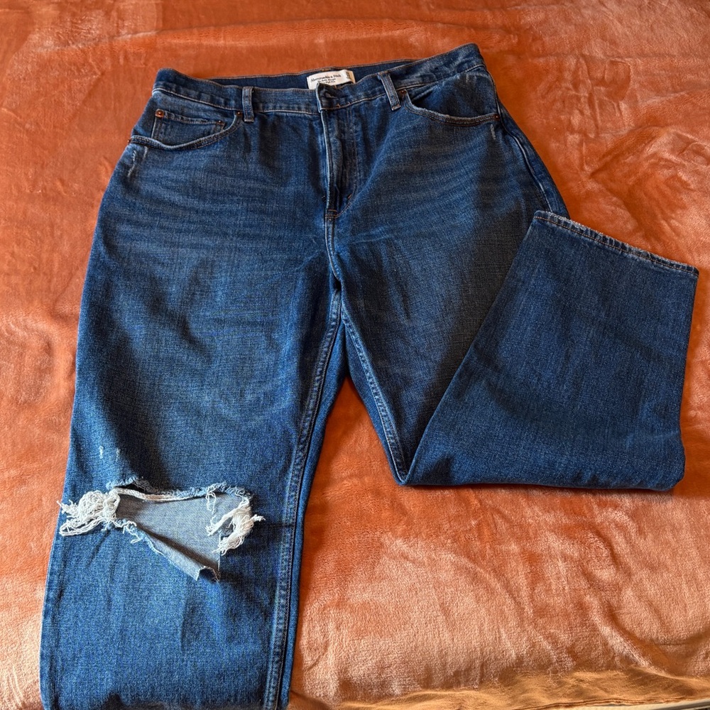 Abercrombie & Fitch Ultra High Rise Ankle Straight Jeans